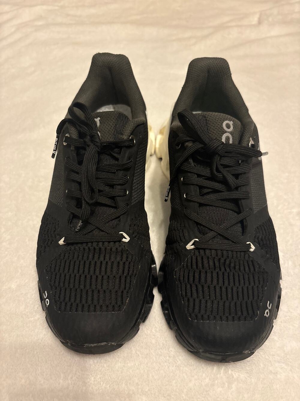 Women’s black and white ON Cloudflyer 5. US 7 EUR 40 UK 6.5
